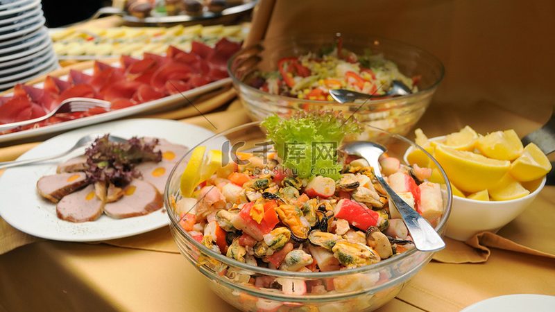 酸汤火锅底料口碑之争，背后是发酵工艺与地域风味的博弈