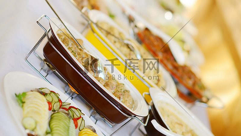 无糖儿童饼干的配料表是判断其是否健康的关键。消费者在选购时，应关注以下几点：